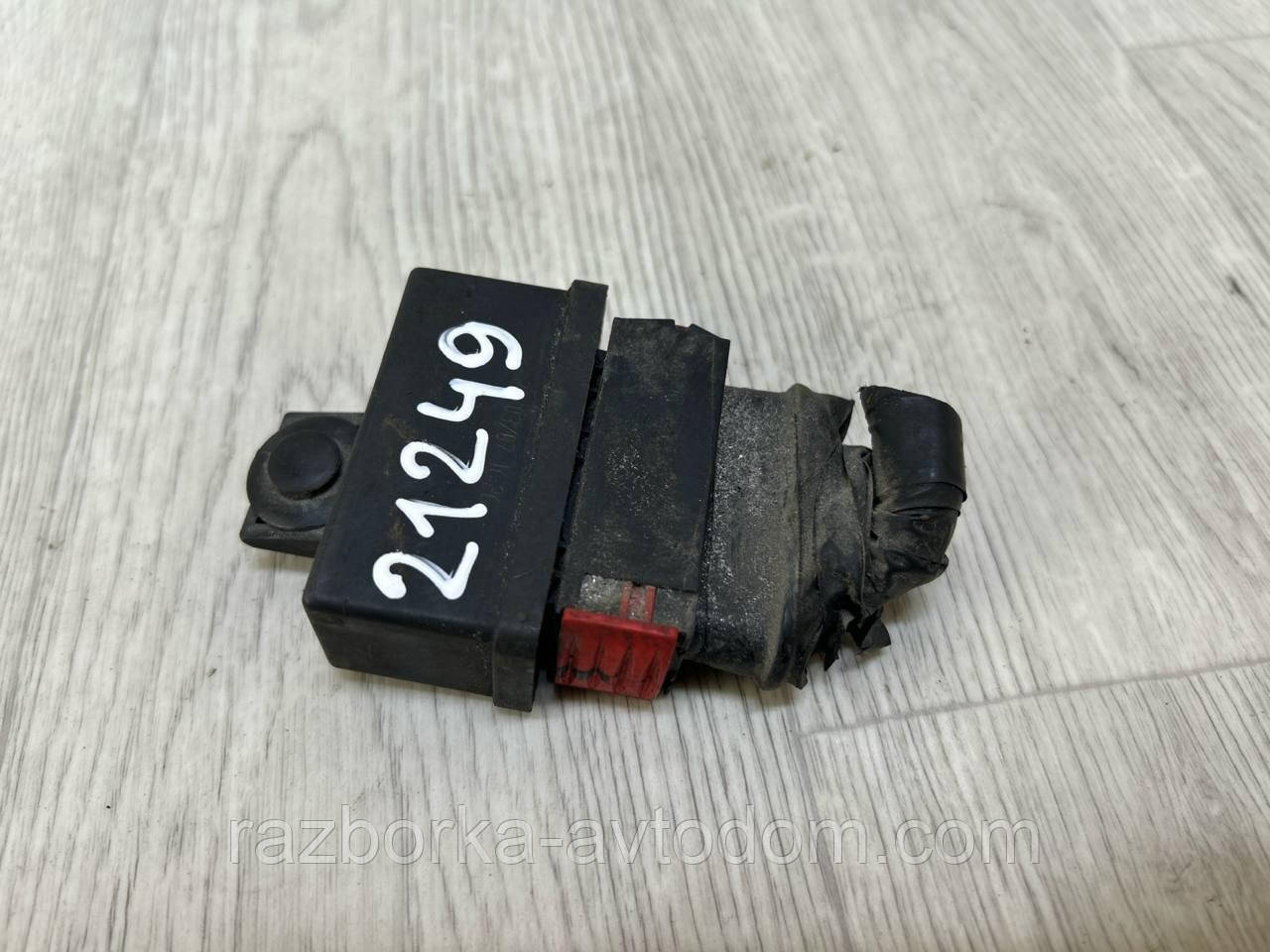 Реле паливного насоса 1.6HDI Peugeot 308, 508, 508, 308, 3008, 207, berlingo OE:240107