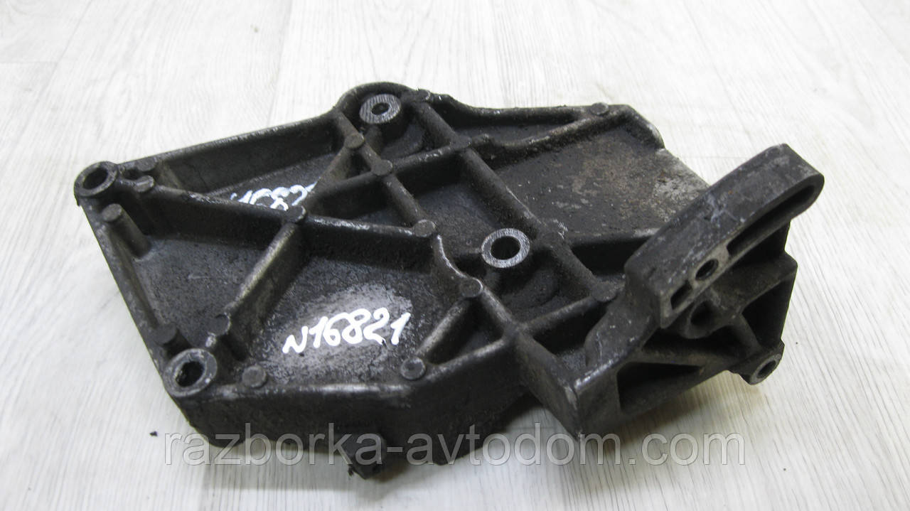 Кронштейн кріплення генератора VW Passat B5 (1997-2000) 1,9TDI OE:028260885A