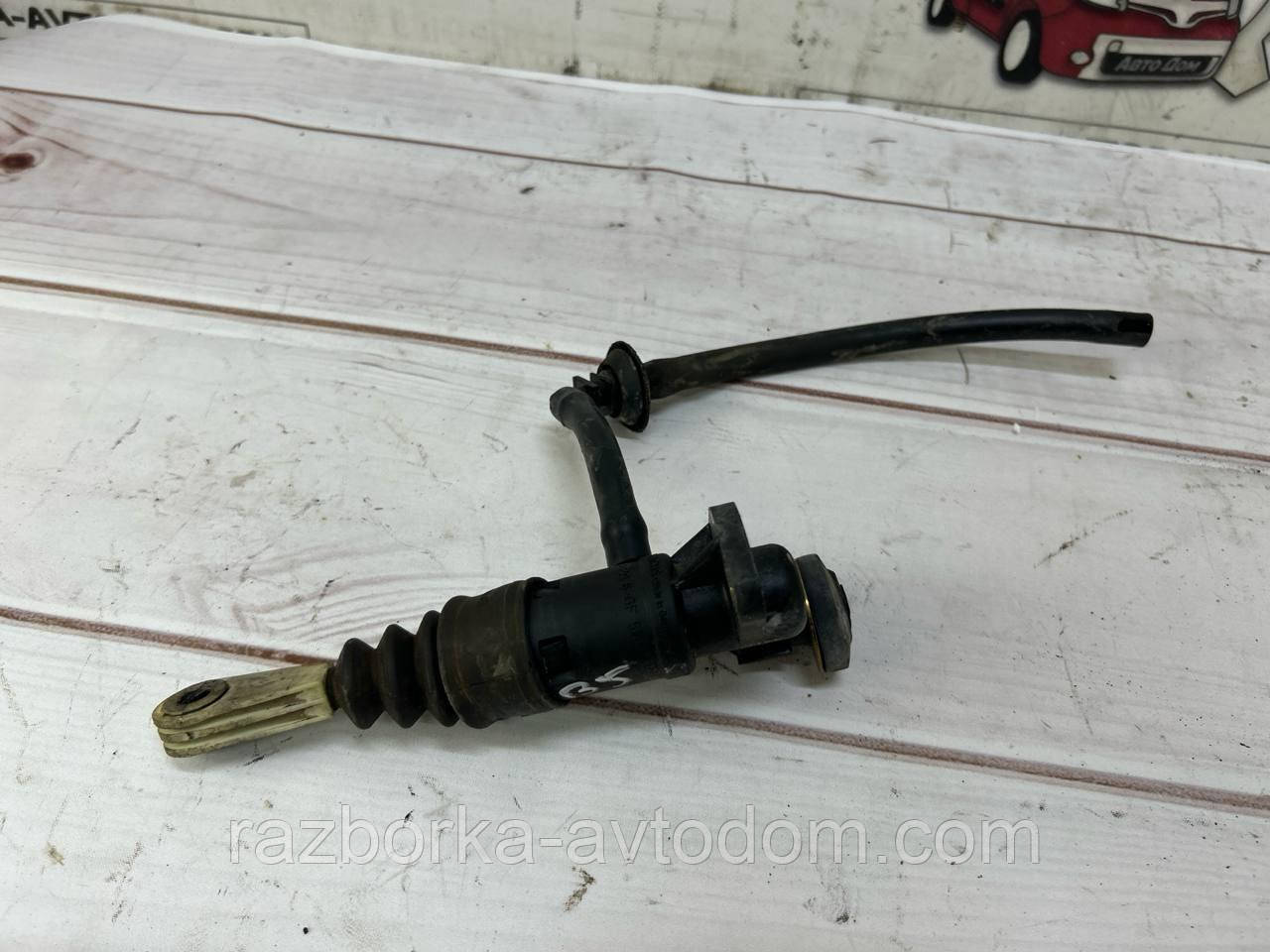 Головний циліндр зчеплення VW Passat B5 (96-05), Audi A6 C5, A4, Skoda SuperB OE: 8e1721401g, 8e1721401g,