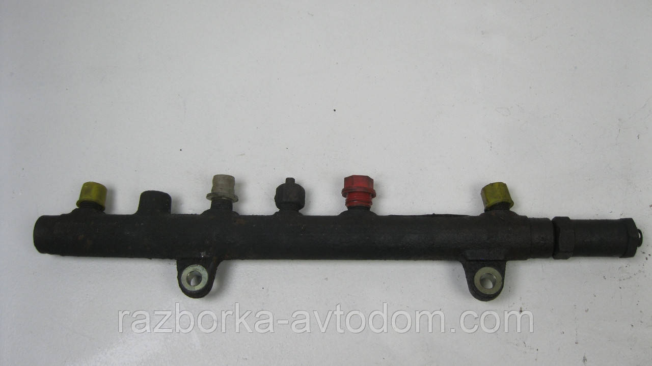 Паливна рейка (рампа) Renault Trafic, Opel Vivaro, Nissan Primastar (2000-2014) 1,9DCI OE:8200347176