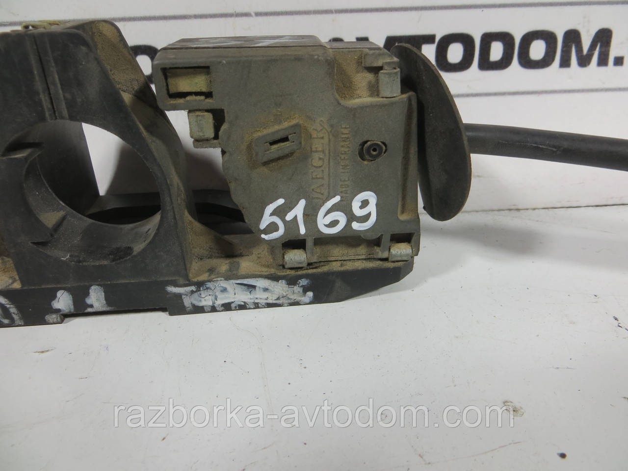 Перемикач правий Renault Trafic 1 (80-00) 6006000100