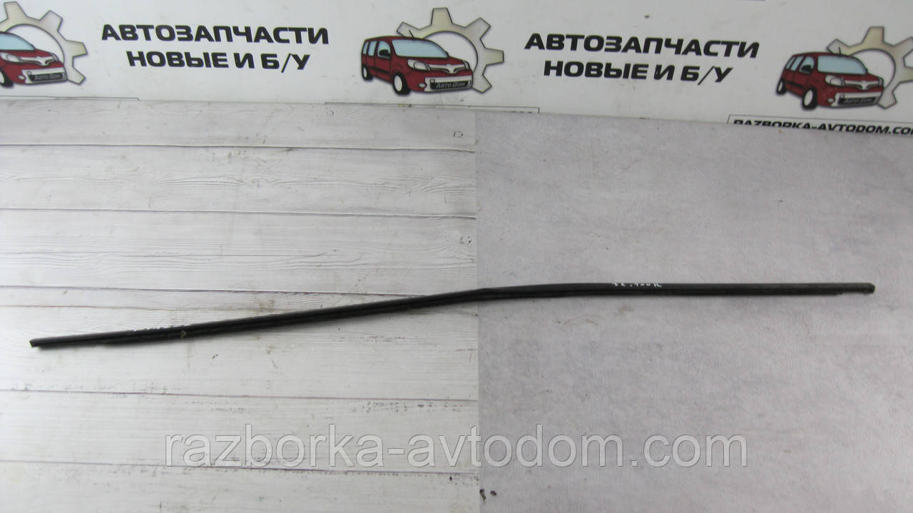 Молдинг ущільнювальна гумка задніх лівих дверей (зовніжна) VW Touran (03-10) OE: 1T0839477C