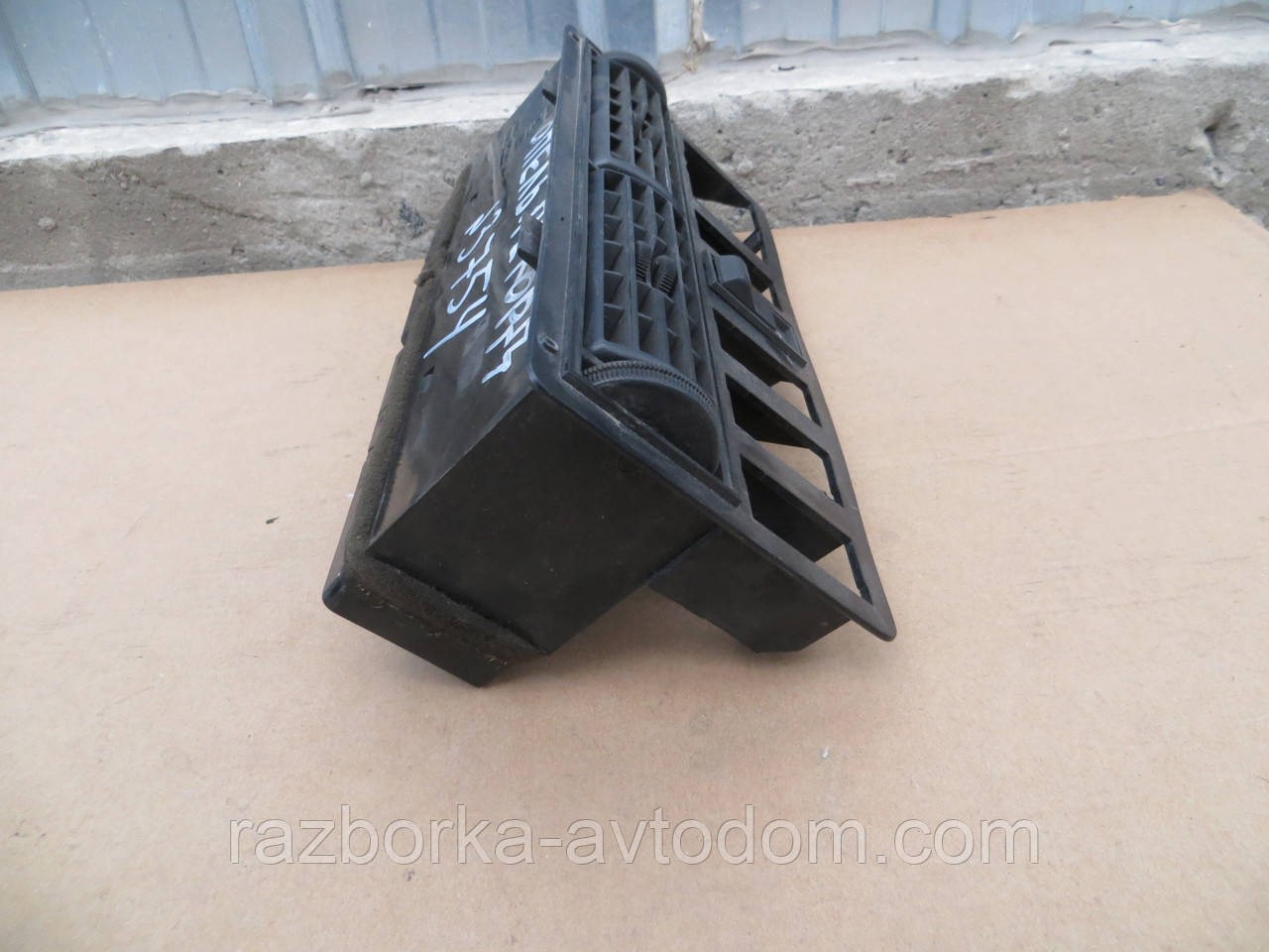 Повітропровід дефлектор торпеди центральний Opel Rekord E2 OE:GM90056240