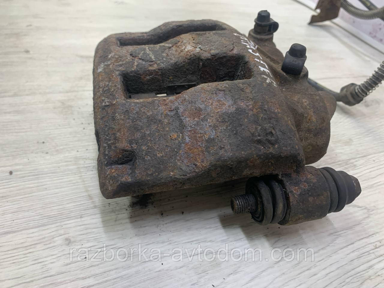 Суппорт передній правий R16/ два шланги Renault Master II (1998-2003) ОЕ:7701206725, 7701049696