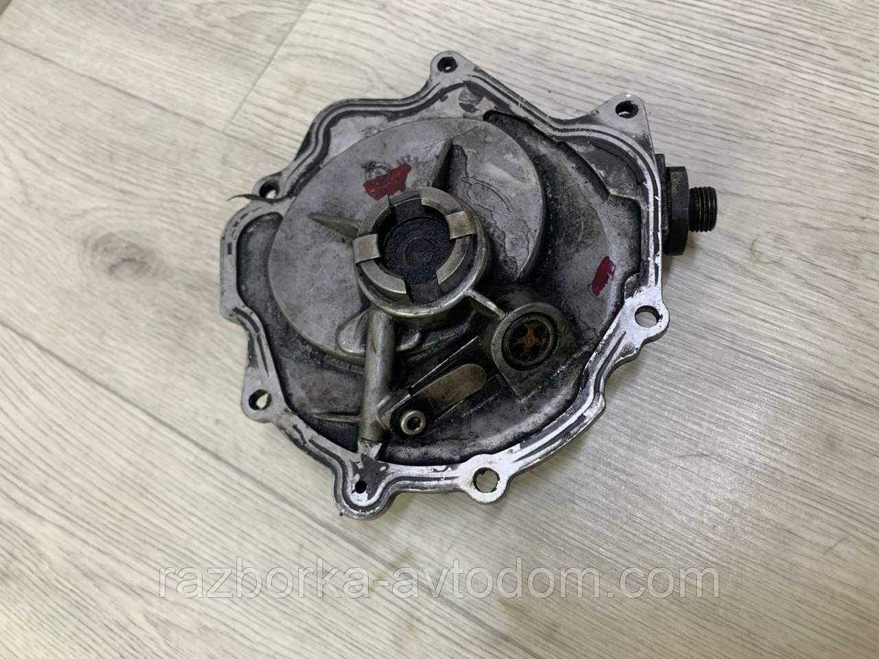 Вакуумний насос 2.2D Mercedes W210, W202, Vito 638 (96-03), Sprinter OE:0002303665