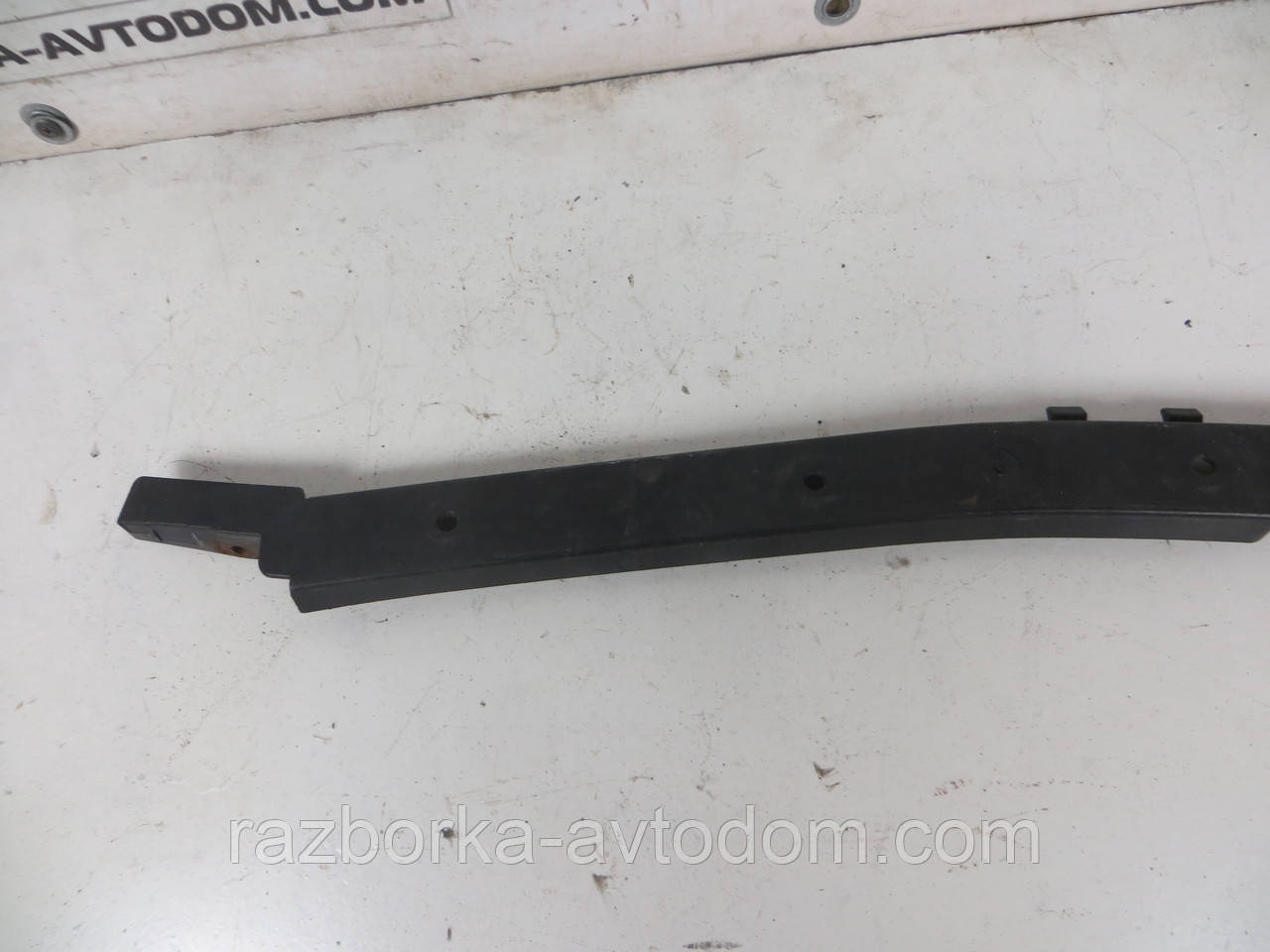 Кронштейн заднього бампера лівий Peugeot Partner, Citroen Berlingo b9 (2008-2022) OE:9681817480