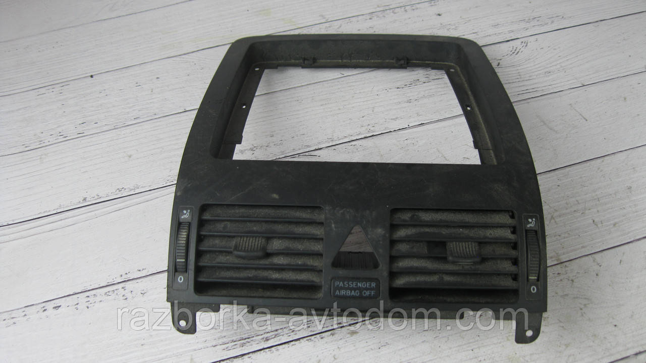 Повітродувка дефлектор центральна VW Touran (2003-2010) OE:1T1819728B