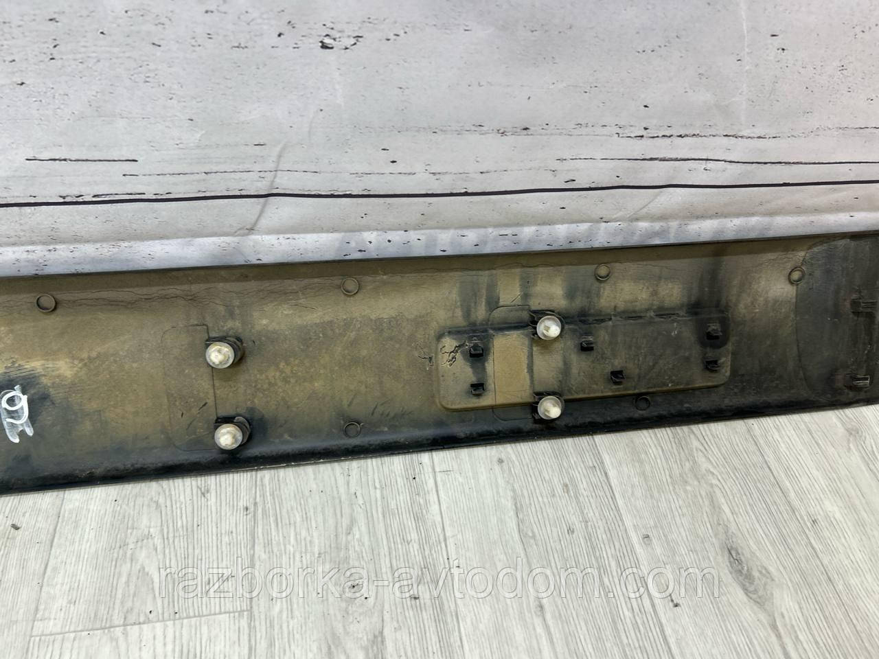 Накладка/ молдинг дверцята передньої правої Citroen Berlingo M53 (03-08) OE:9619030477