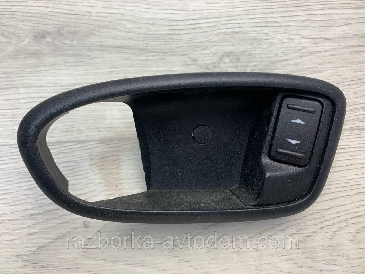 Накладка ручки дверей задньої лівої (з кнопкою склопідіймача) Ford Mondeo (07-14) OE: 6M21U226A37