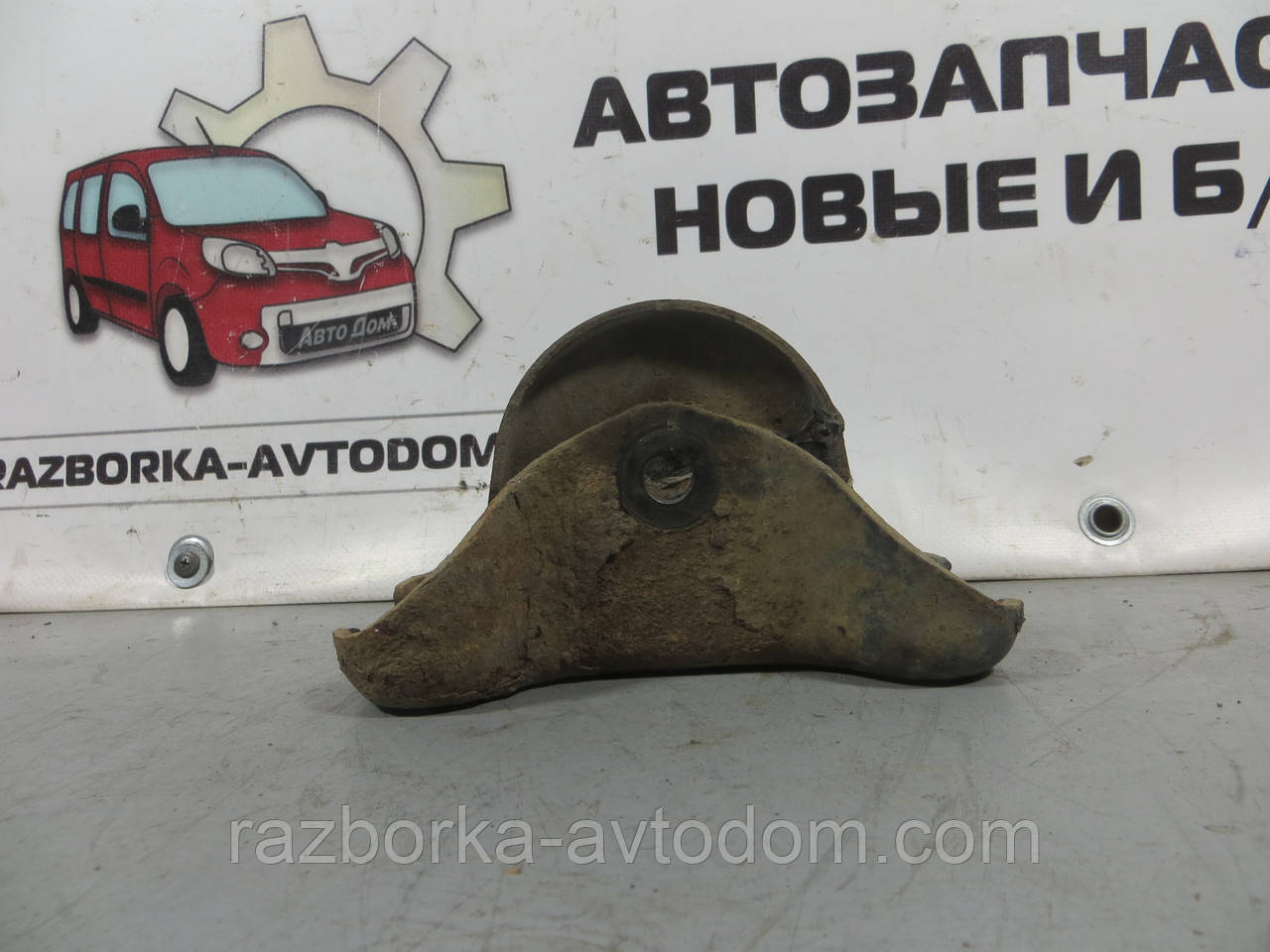 Кронштейн задньої балки Peugeot 307 (2001-2008), Citroen C4 ОЕ: 515614