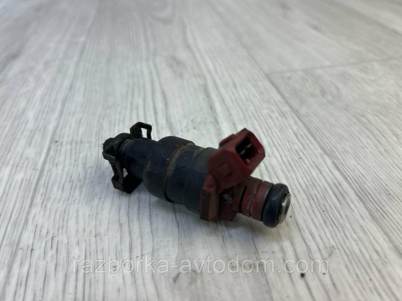 Форсунка бензинова 1.8i, 2.0i Opel Astra G, Omega B, Vectra B OE:5wk90761, 90501588
