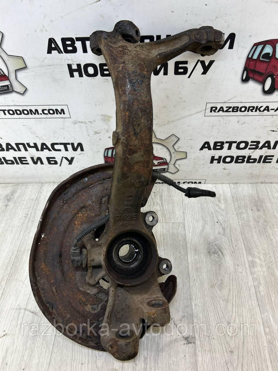 Поворотний кулак передній правий з ABS 38 шліц (цупфа/тупиця) SKODA Superb 1 (02-08) OE: 8d0407258ar