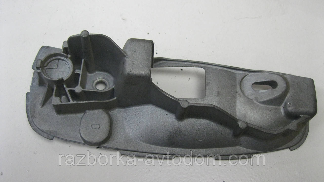 Корпус ручки передніх правих дверей Renault Trafic, Opel Vivaro, Nissan Primastar (2000-2014) OE:7700311817