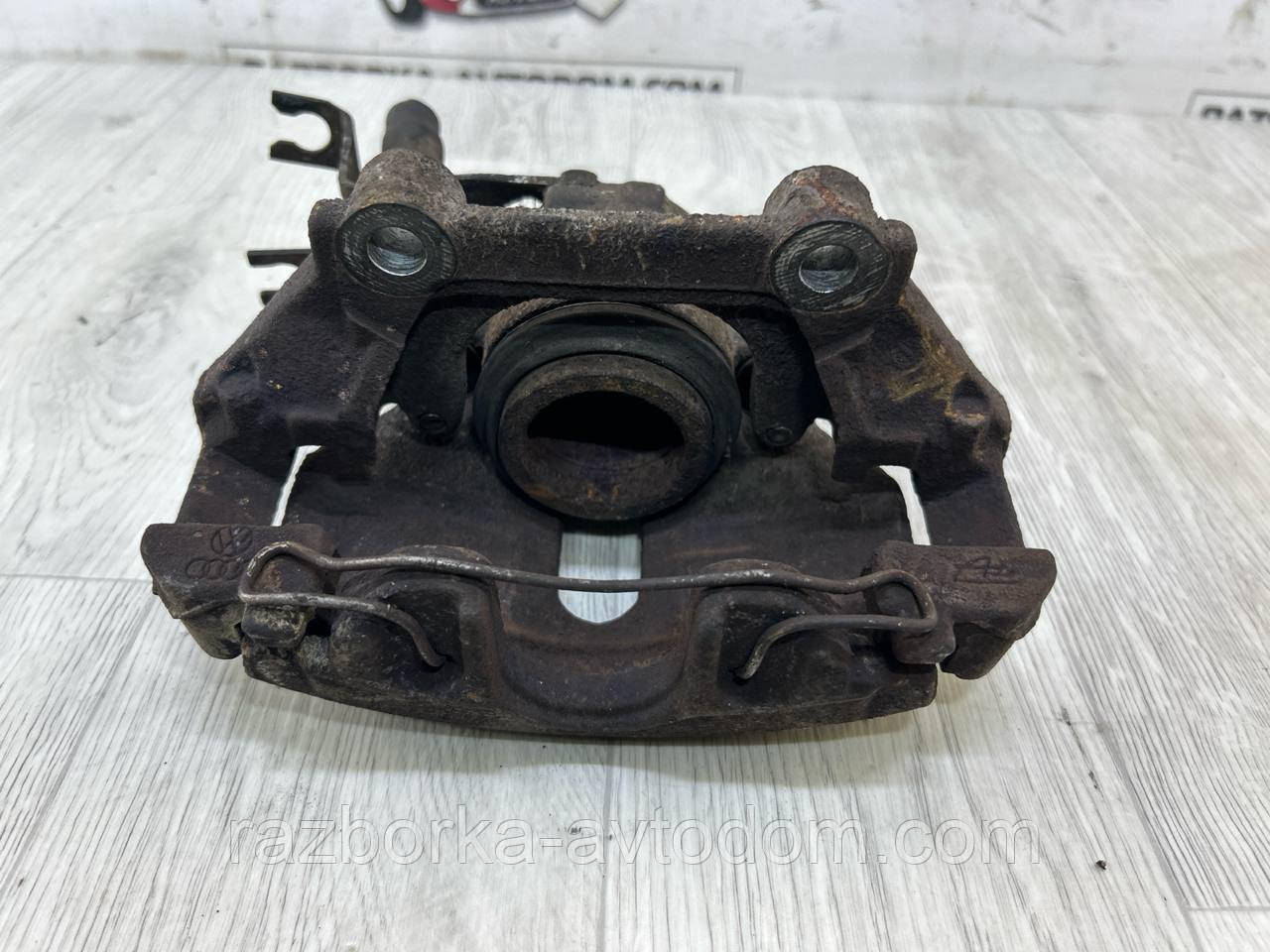 Суппорт передній правий SKODA Superb 1 (02-08) OE:8E0615124A