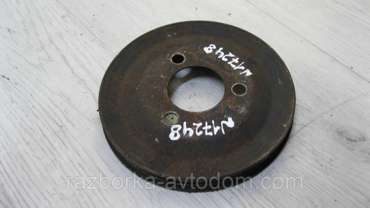 Шків помпи (водного насоса) VW Golf 2, Jetta 2, Passat B2 1.6-1.9 OE: 068121031