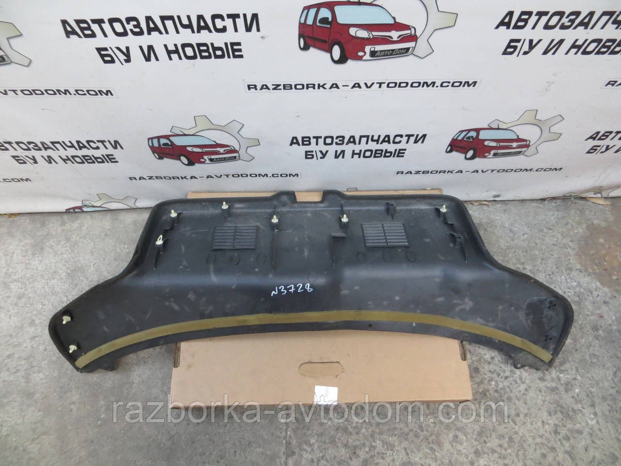 Обшивка багажника Mitsubishi Lancer 88-91 OEM MB566906