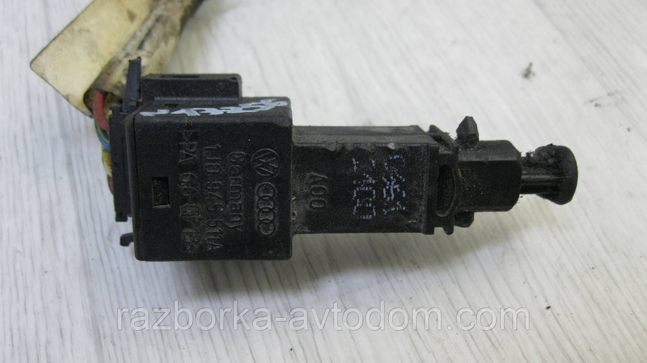 Датчик увімкнення стоп сигналу VW Golf 4, Sharan, Audi A3, Skoda Octavia OE: 1J0945511A