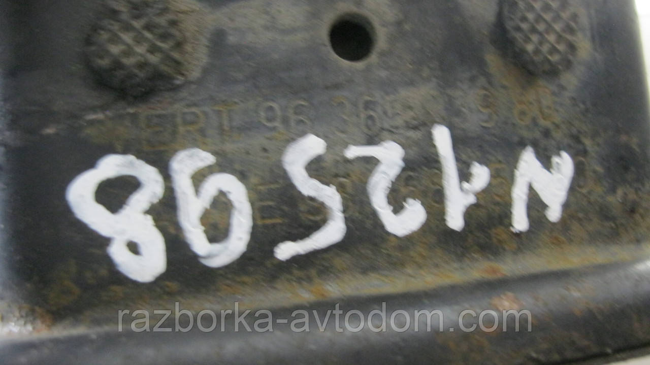 Подушка двигуна права верхня Citroen C4 (2004-2010) OE:1839 90