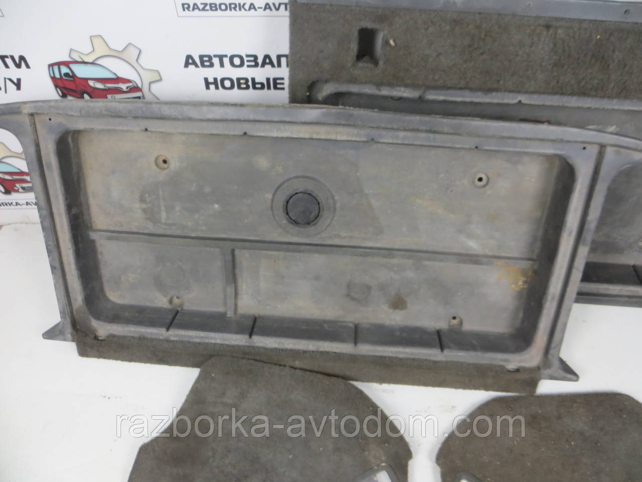 Ящик/ніша в багажник Mitsubishi Pajero Sport 1 (1997- 2009) Дефект OE: K96W 6G72 фото 2