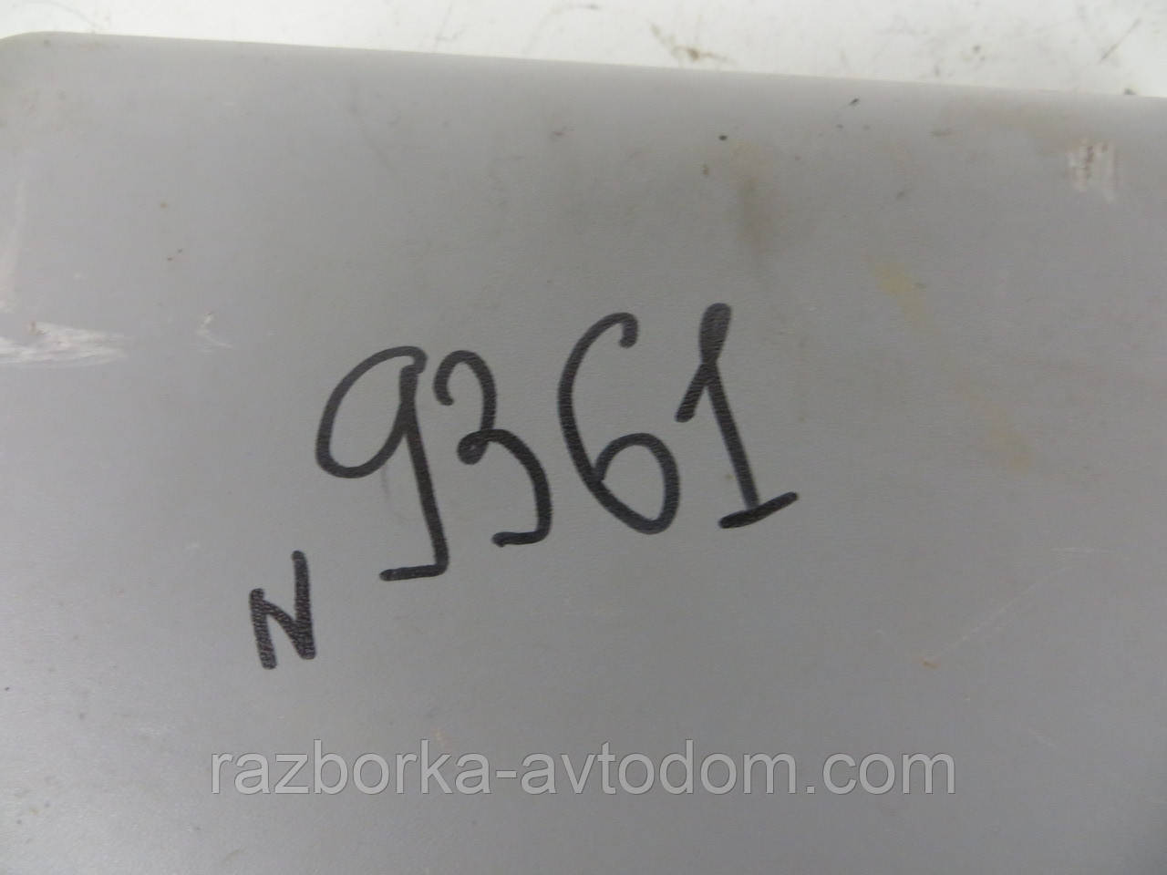 Накладка стопсигнала Mitsubishi Pajero Sport 1 (1997-2009) OE:MR768461 фото 2