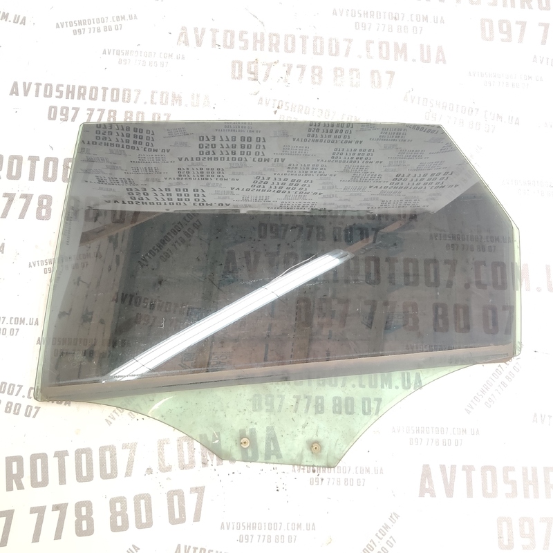 Скло дверей Audi A4 B8
