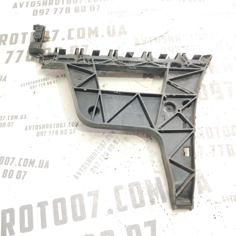 Кронштейн бампера Audi A4 B8 07-15 2.0D задній правий