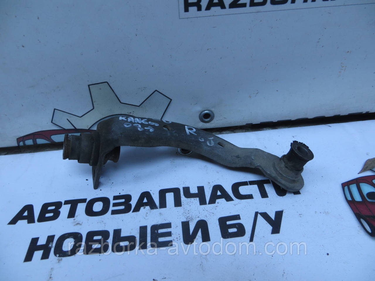 Кронштейн підрамника правий Renault Kangoo 08-13 8200361270