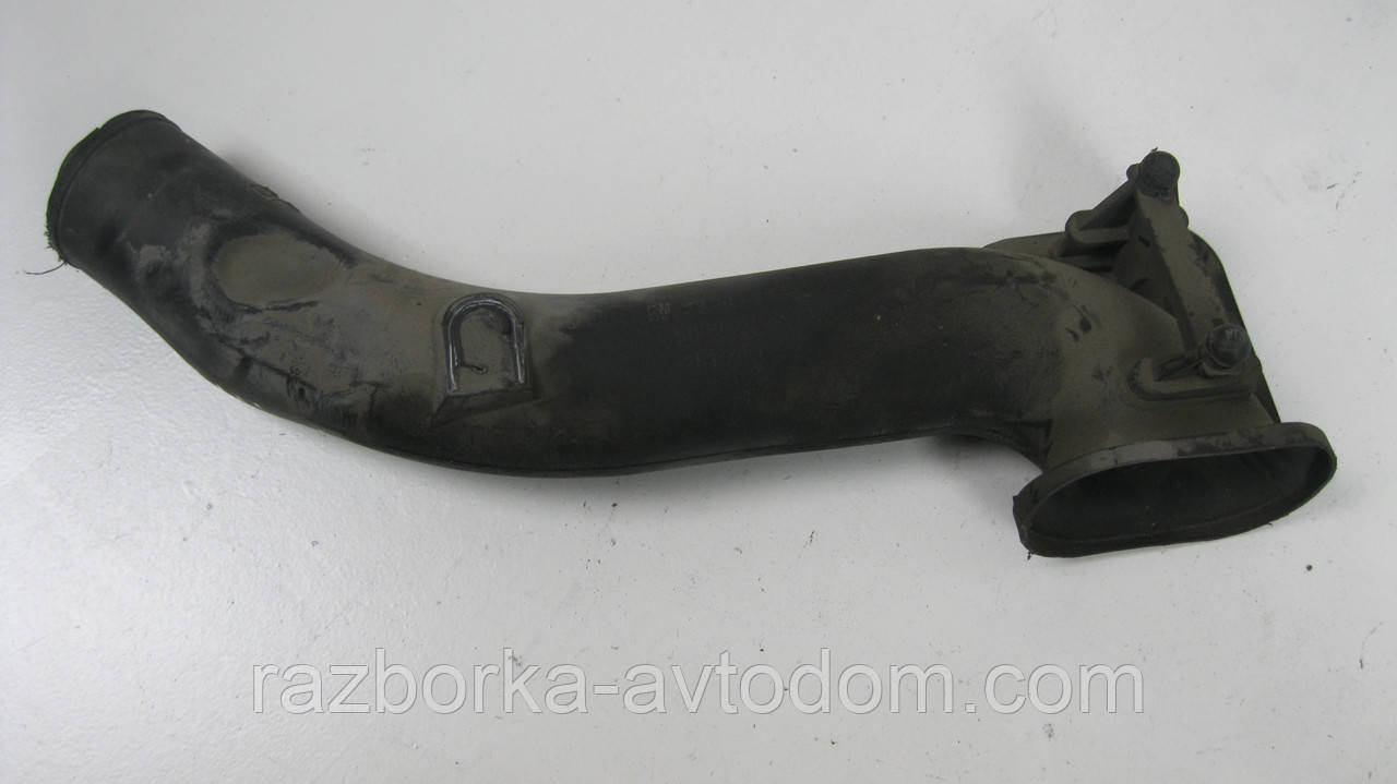 Патрубок повітряного фільтра Opel Corsa C (2000-2012), Combo (2001-2011) OE:13101636